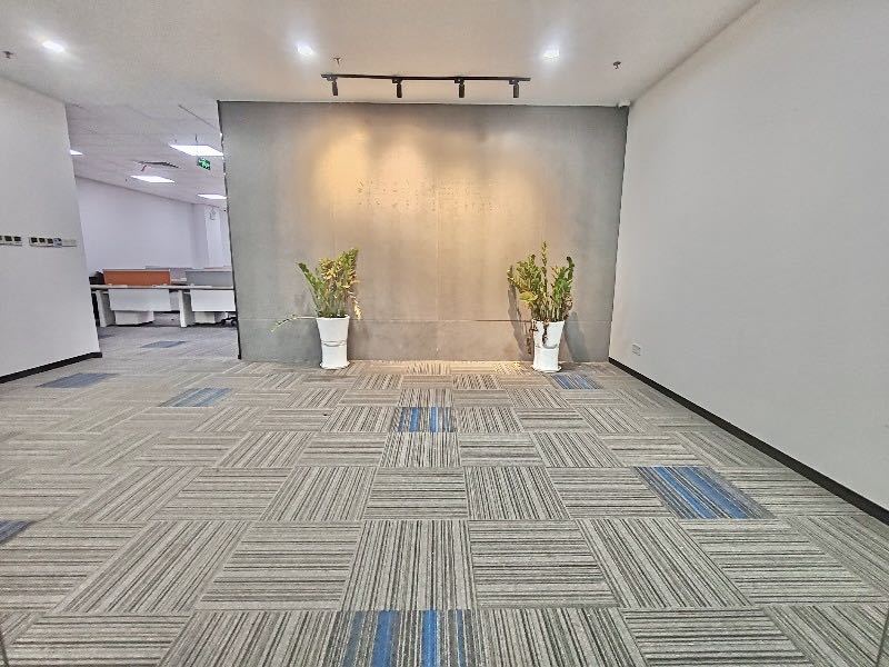 国人通信大厦 928㎡ 精装 中层办公室出租