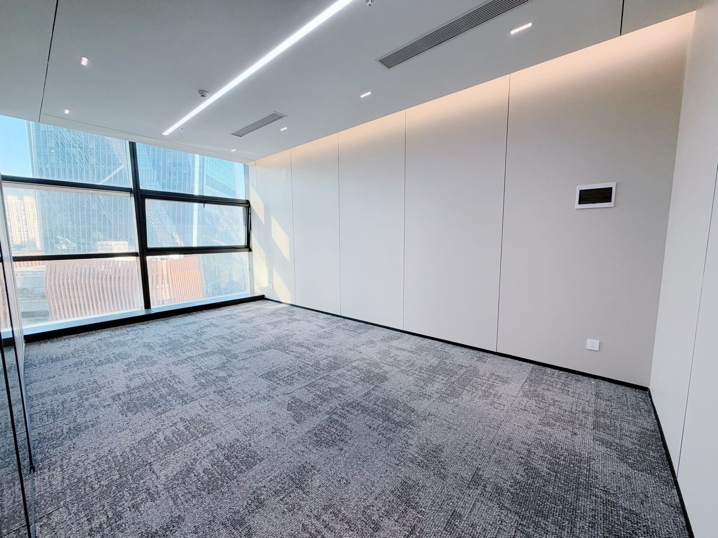 前海自贸大厦 90㎡ 精装 低层办公室出租