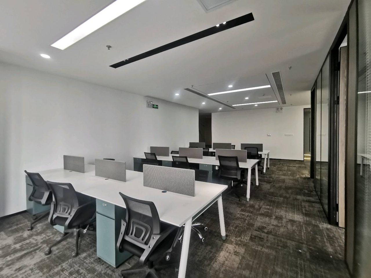 深圳湾科技生态园758㎡精装办公室出租,高层西北向采光好