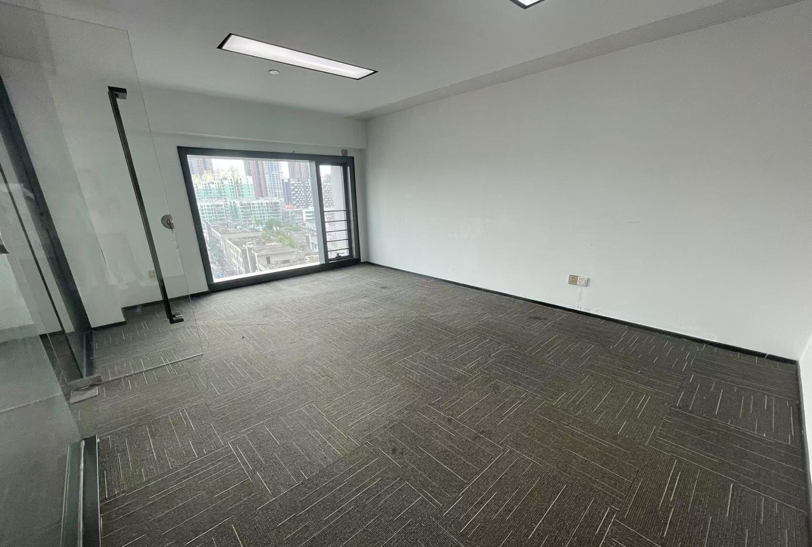 艺峦-2座 273㎡ 精装 低楼层办公室出租