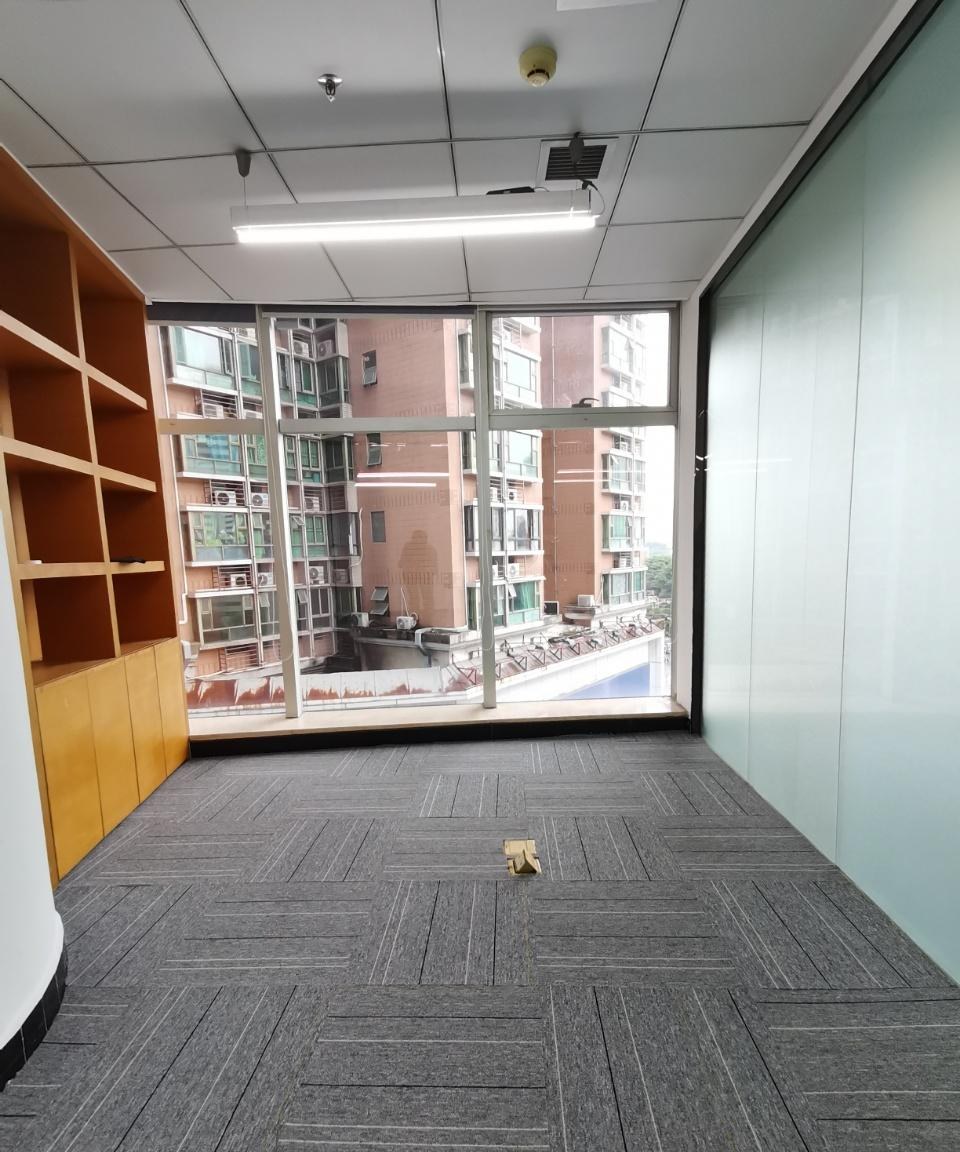 鸿隆世纪广场 97㎡ 精装 中楼层办公室出租