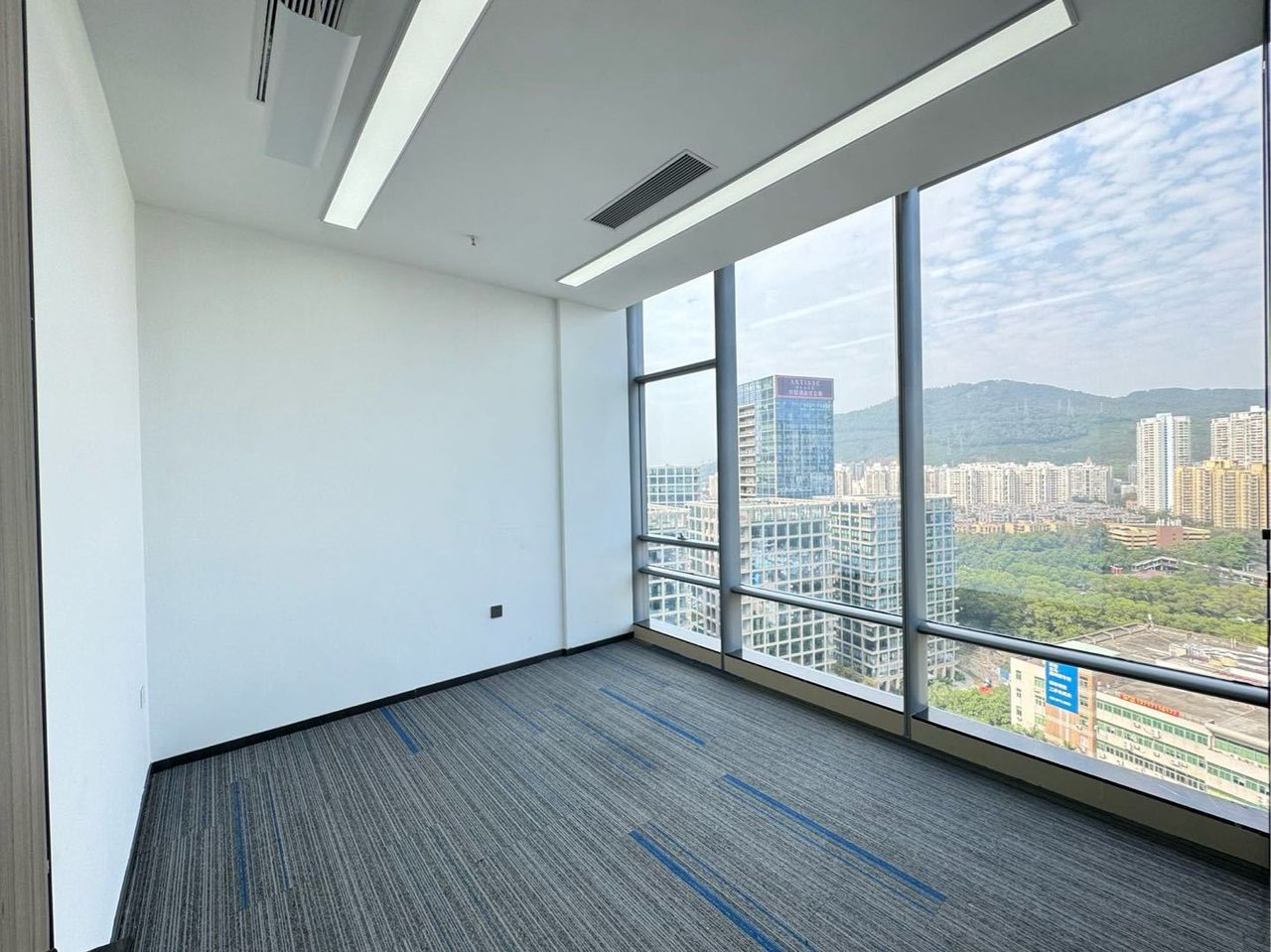 智慧广场写字楼450㎡精装户型·中层东北向出租