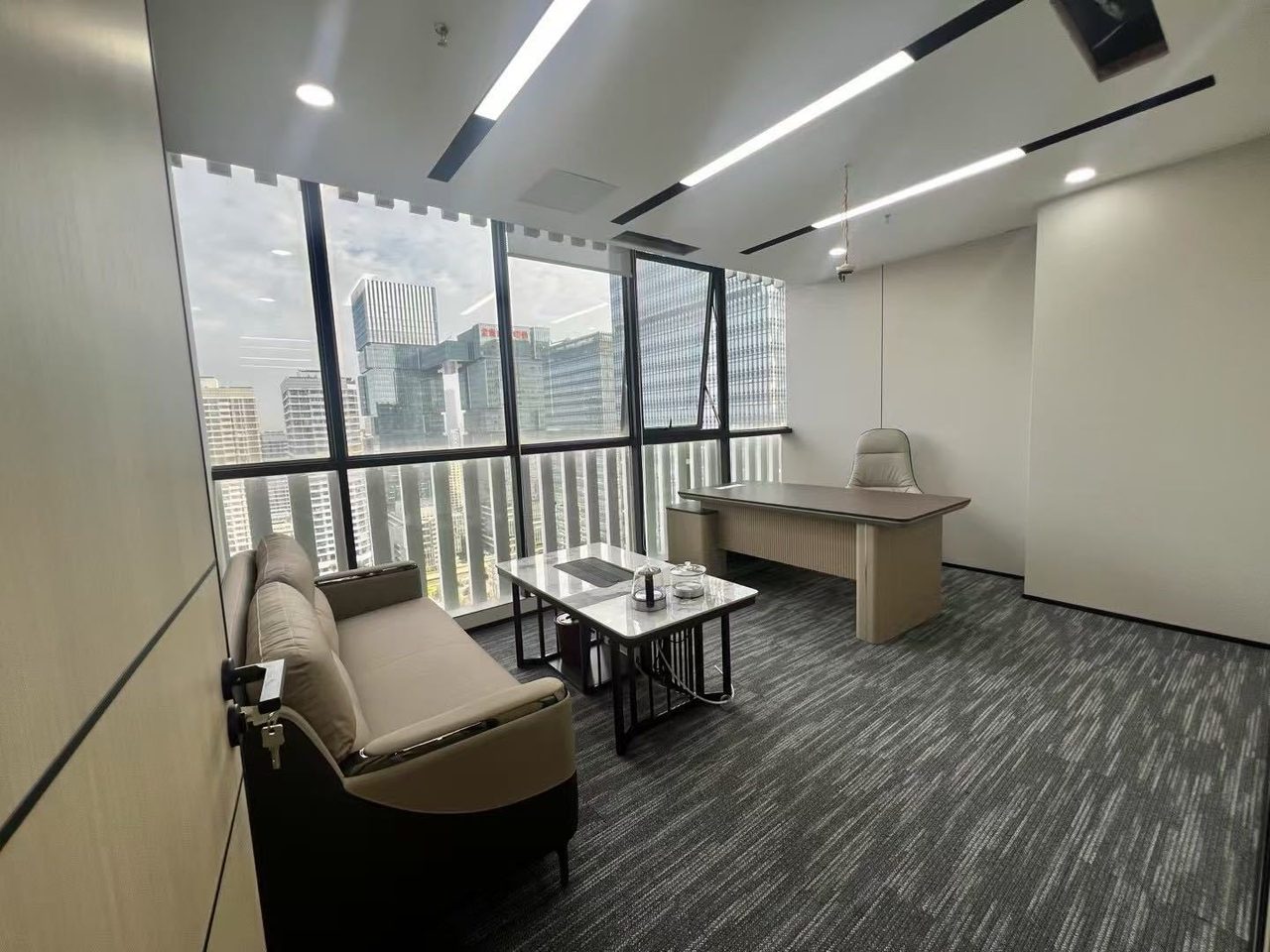 深圳湾科技生态园218㎡精装办公室出租,高层南向采光好