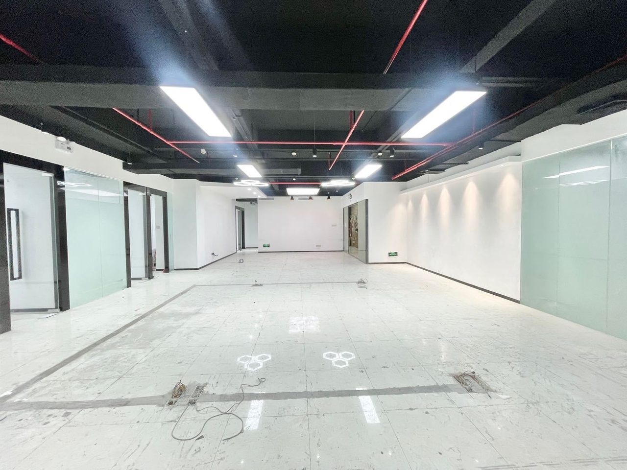 242.27㎡简装办公室 阳光华艺大厦·近南山站·中层