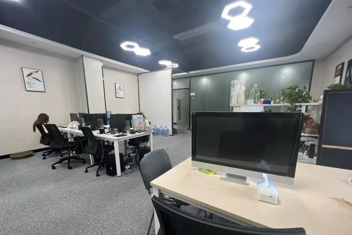 万盛创业园 182㎡ 精装 低楼层办公室出租
