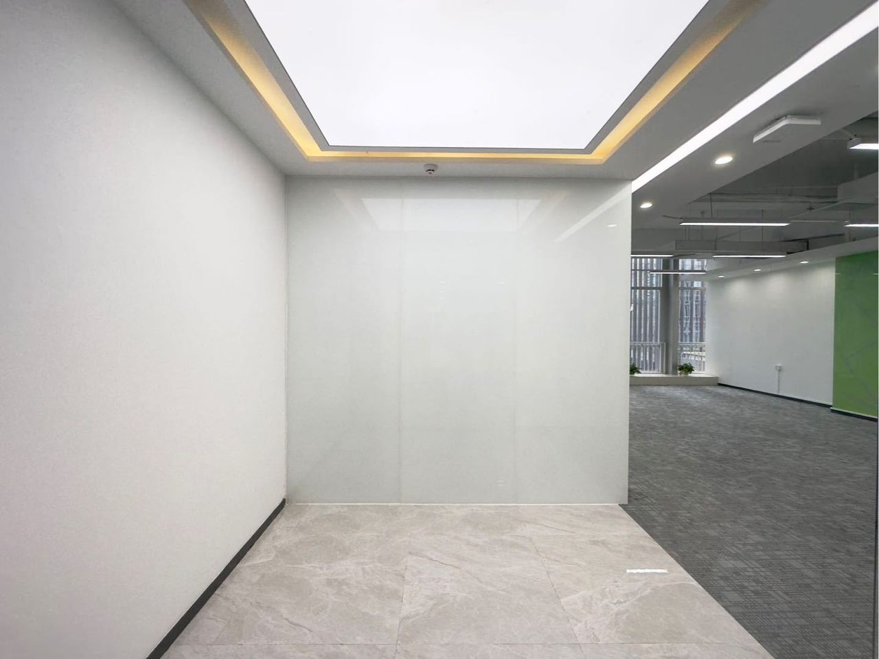 深圳市软件产业基地写字楼192㎡精装户型·中层东向出租