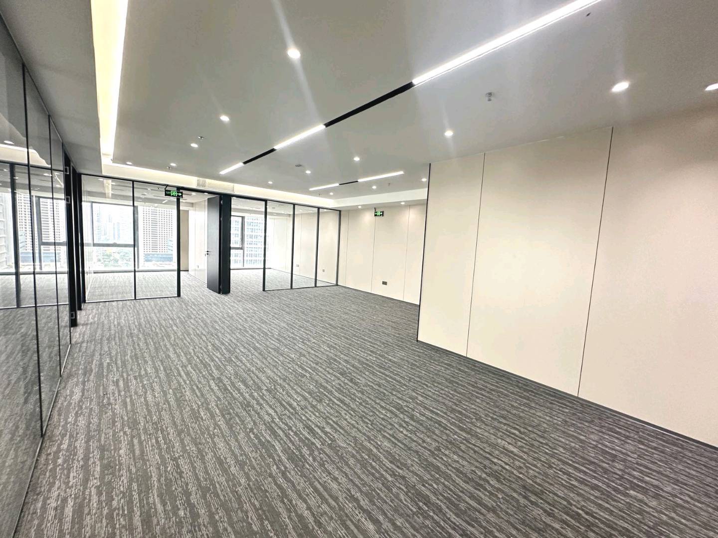 英龙商务中心 192㎡ 精装 高层办公室出租
