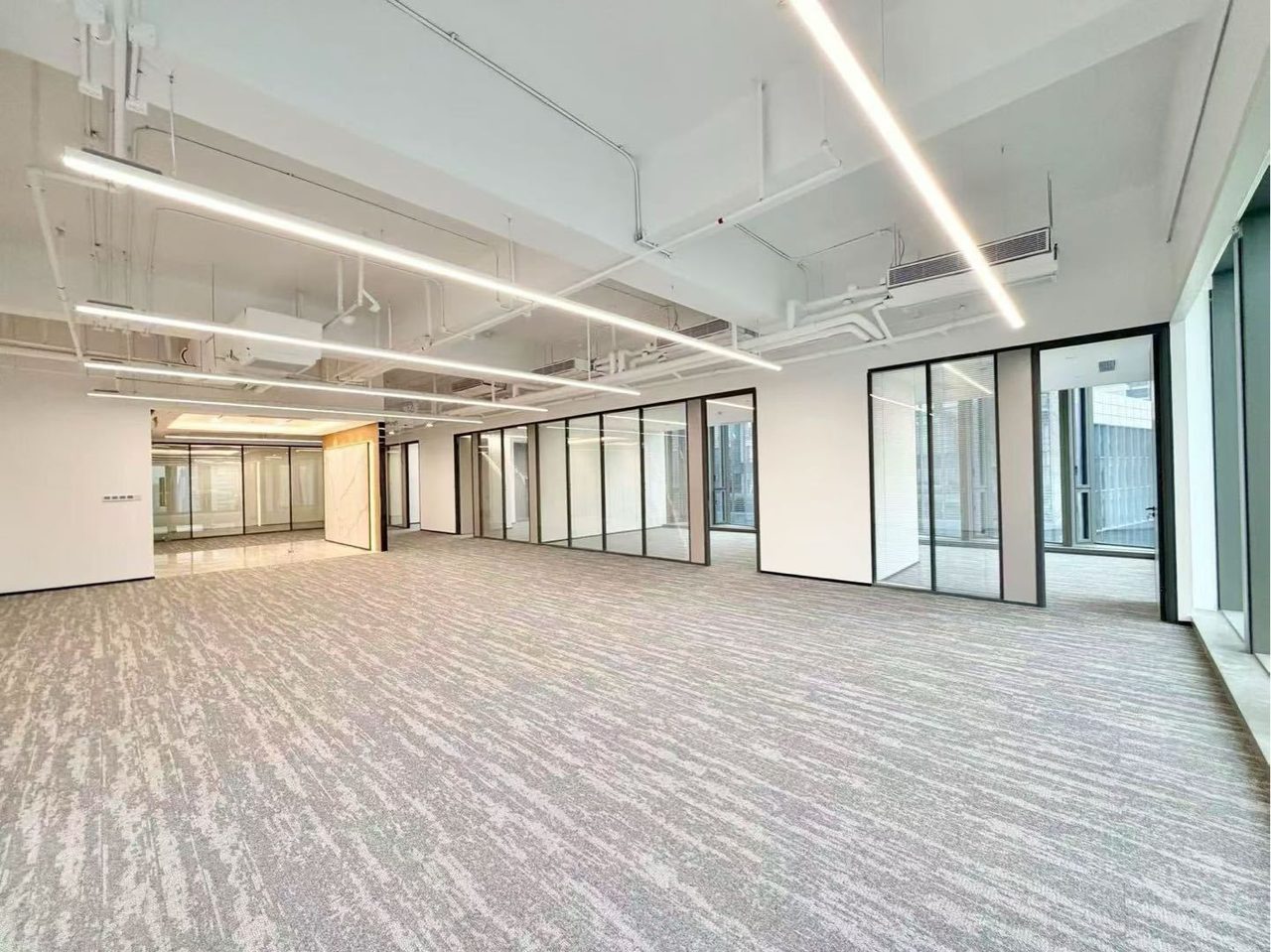 科兴科学园435㎡豪装办公室出租,中层西北向采光好实景图