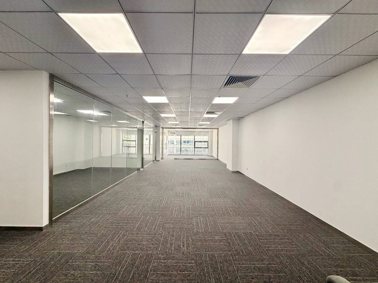 南山区科技园 兰光科技大厦216㎡精装办公间中层出租实景图