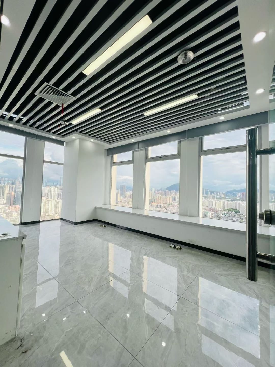 振业国际商务中心305㎡精装办公室出租,高层北向采光好实景图