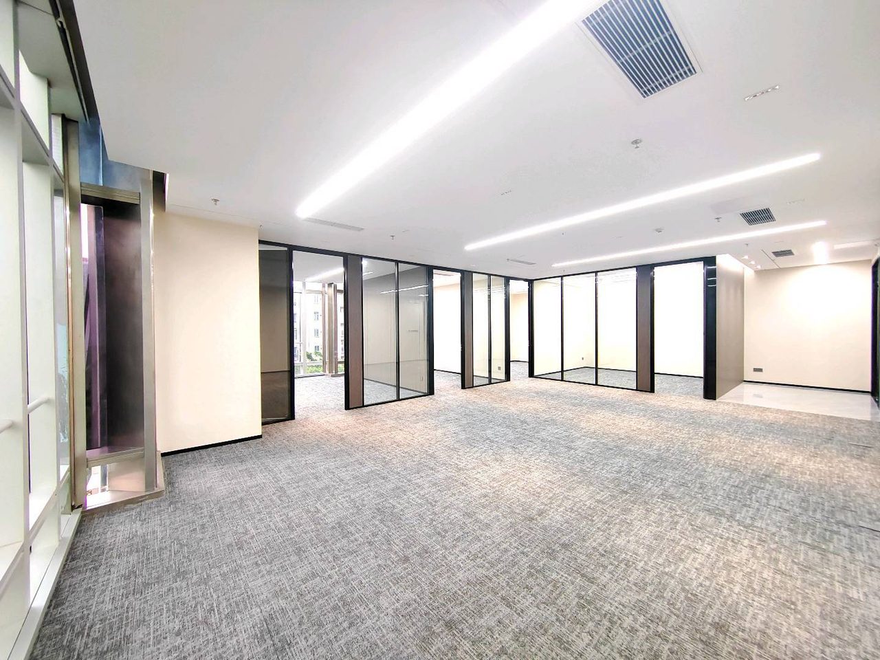 讯美科技广场193㎡精装办公室出租,低层西北向采光好