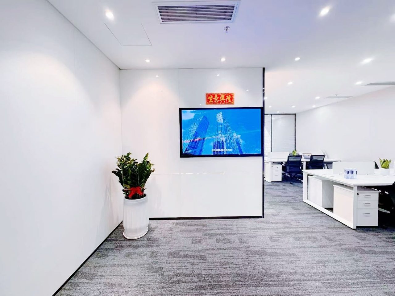 天珑移动大厦175㎡精装办公室出租，低层北向采光好