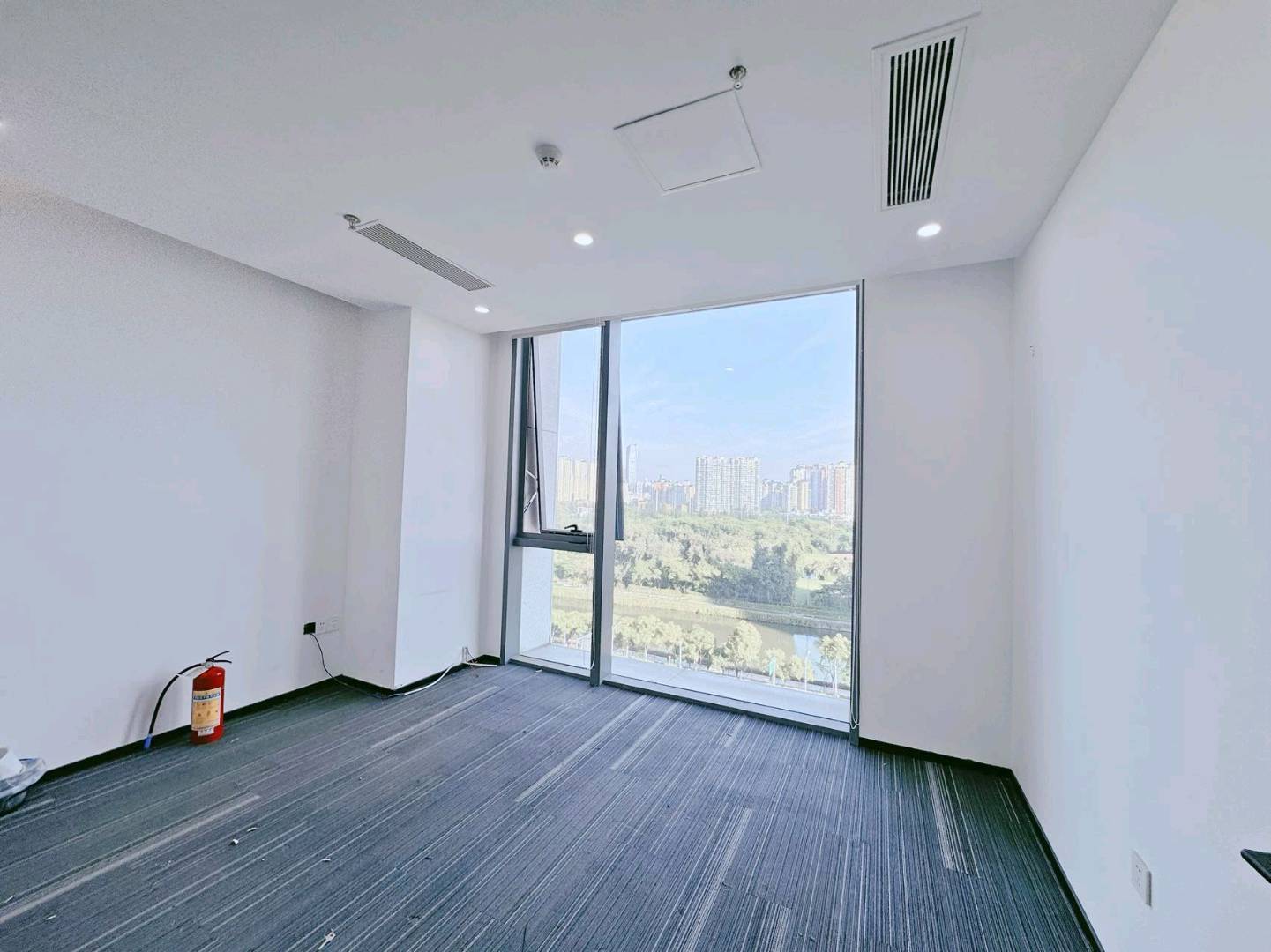 中检大厦 643㎡ 精装 中层办公室出租
