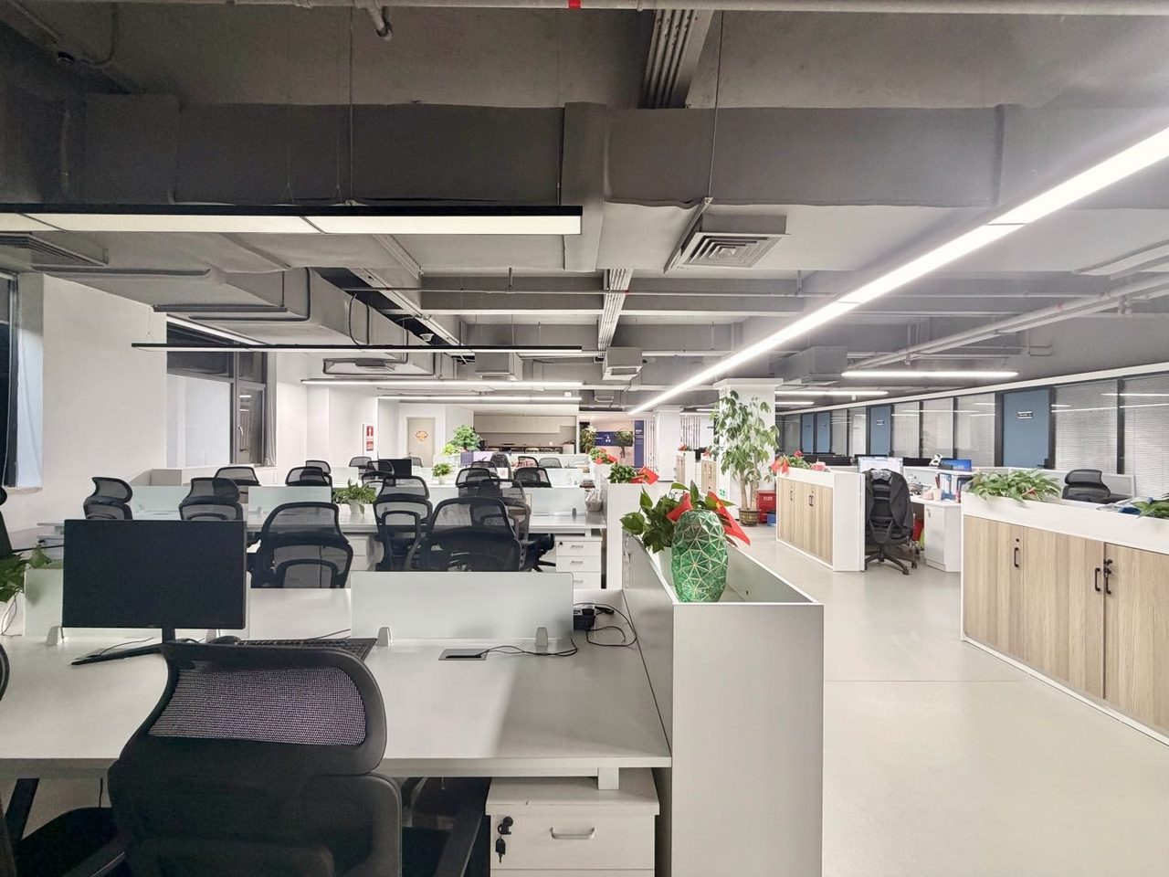 南山区科技园 数字技术园703㎡精装办公间低层出租