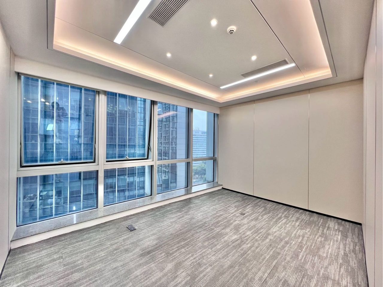 华润置地大厦288㎡精装办公室出租，高层北向采光好