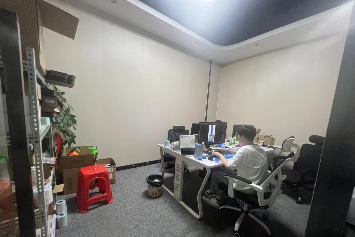 万盛创业园 88㎡ 精装 低楼层办公室出租