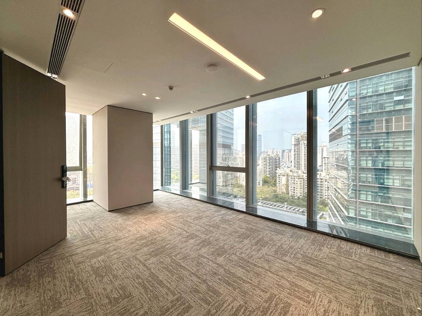 海信南方大厦 254㎡ 精装 中层办公室出租