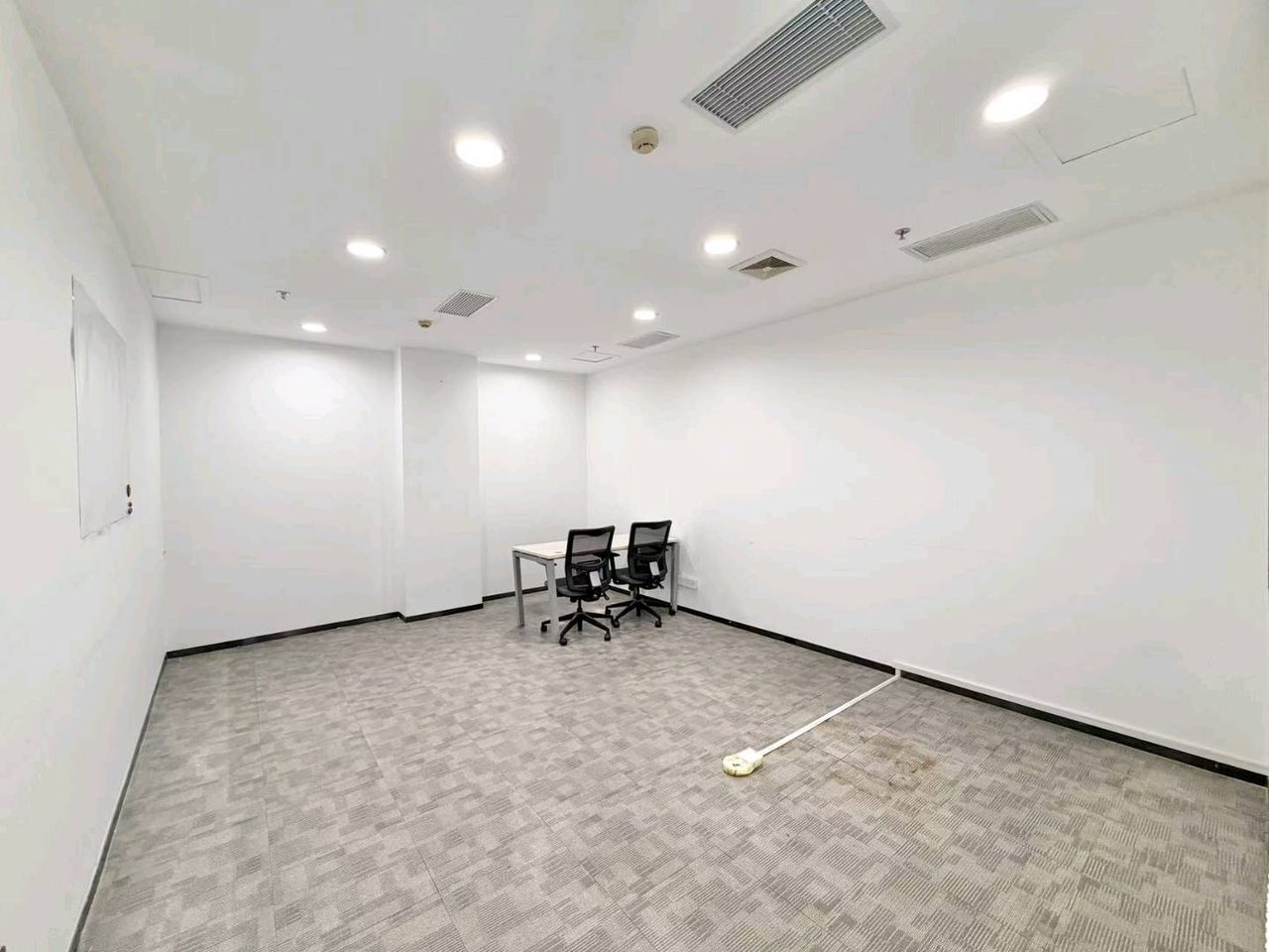 深圳软件园写字楼1084㎡精装户型·低层东南向出租