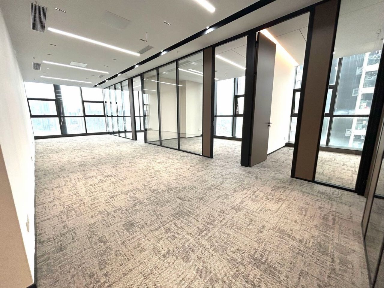 宝安区新安写字楼出租 勤诚达大厦 298㎡豪装实景图