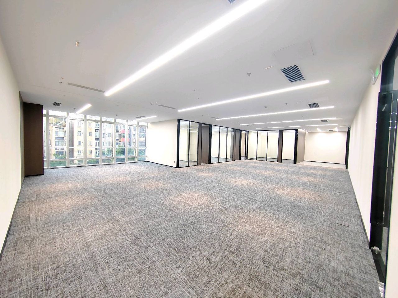 300㎡豪装办公室 讯美科技广场·近高新中站·低层