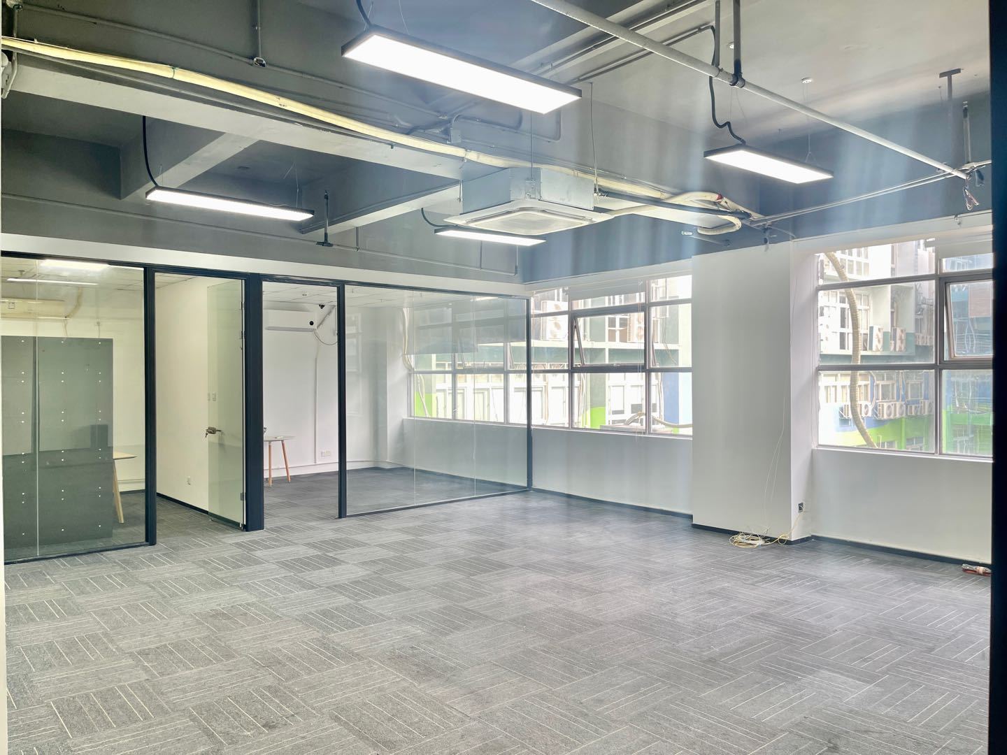 长园新材料港 150㎡ 精装 低层办公室出租实景图