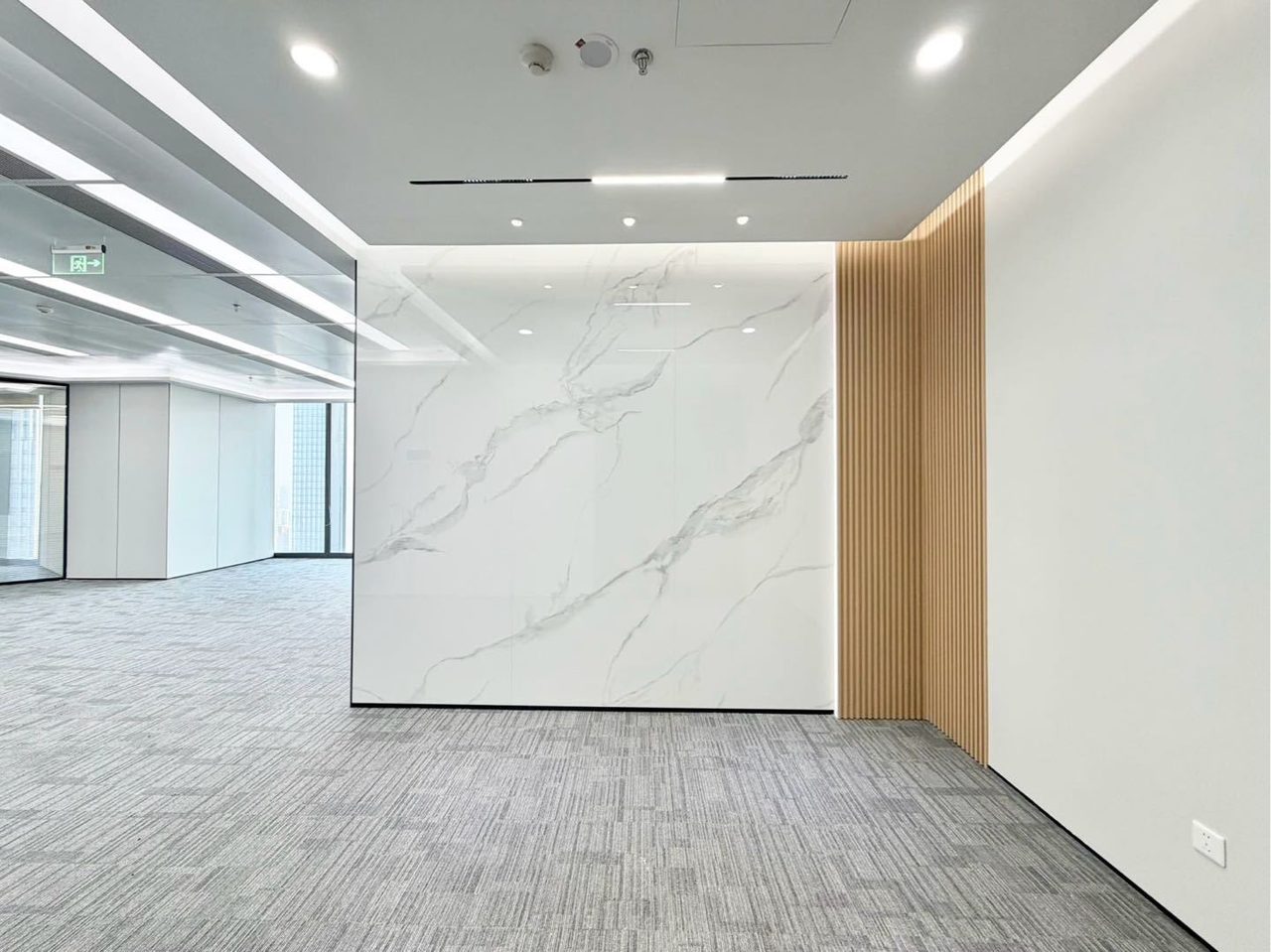 南山区前海写字楼出租 前海鸿荣源中心 280㎡豪装