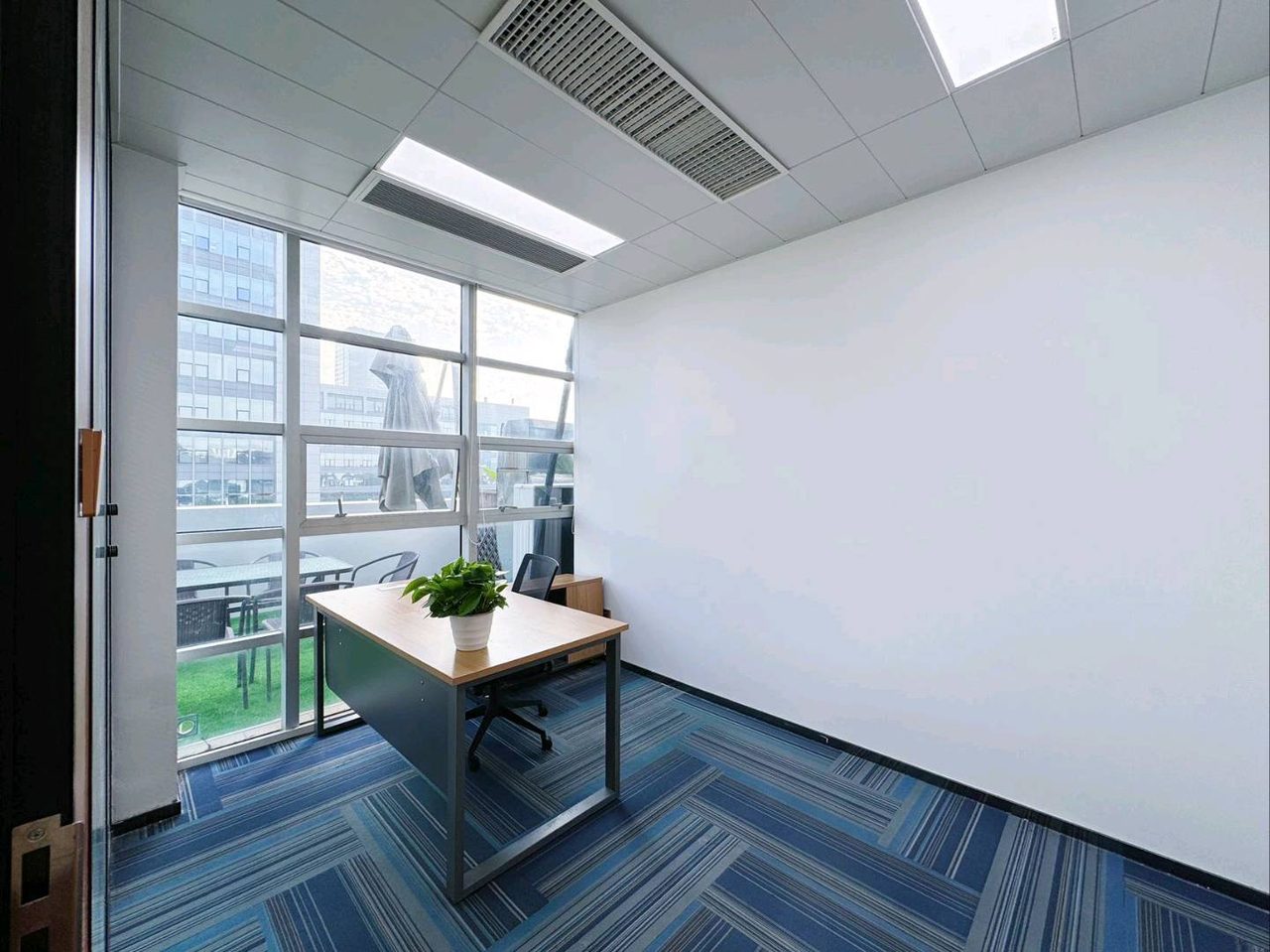 深圳软件园268㎡精装办公室出租,高层南向采光好