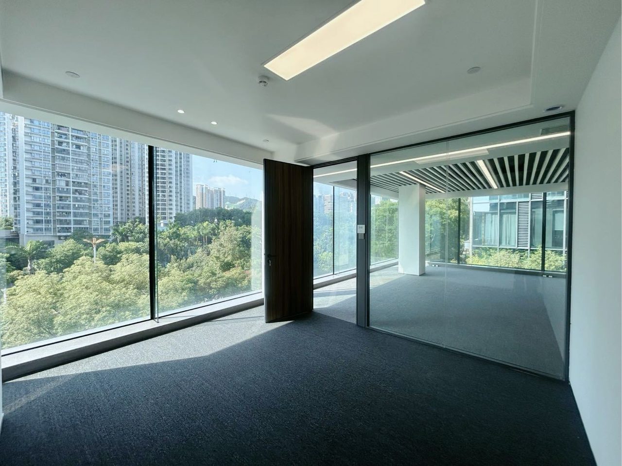 岭南大厦写字楼159㎡精装户型·中层东向出租