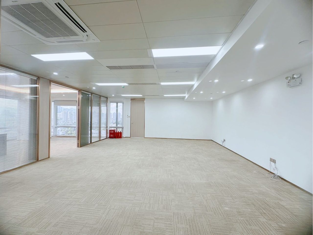 福田区南园写字楼出租 中信大厦 249㎡精装实景图