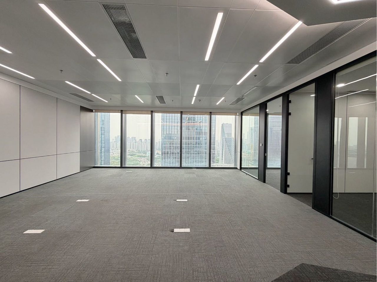 南山区前海 前海鸿荣源中心263㎡豪装办公间高层出租实景图