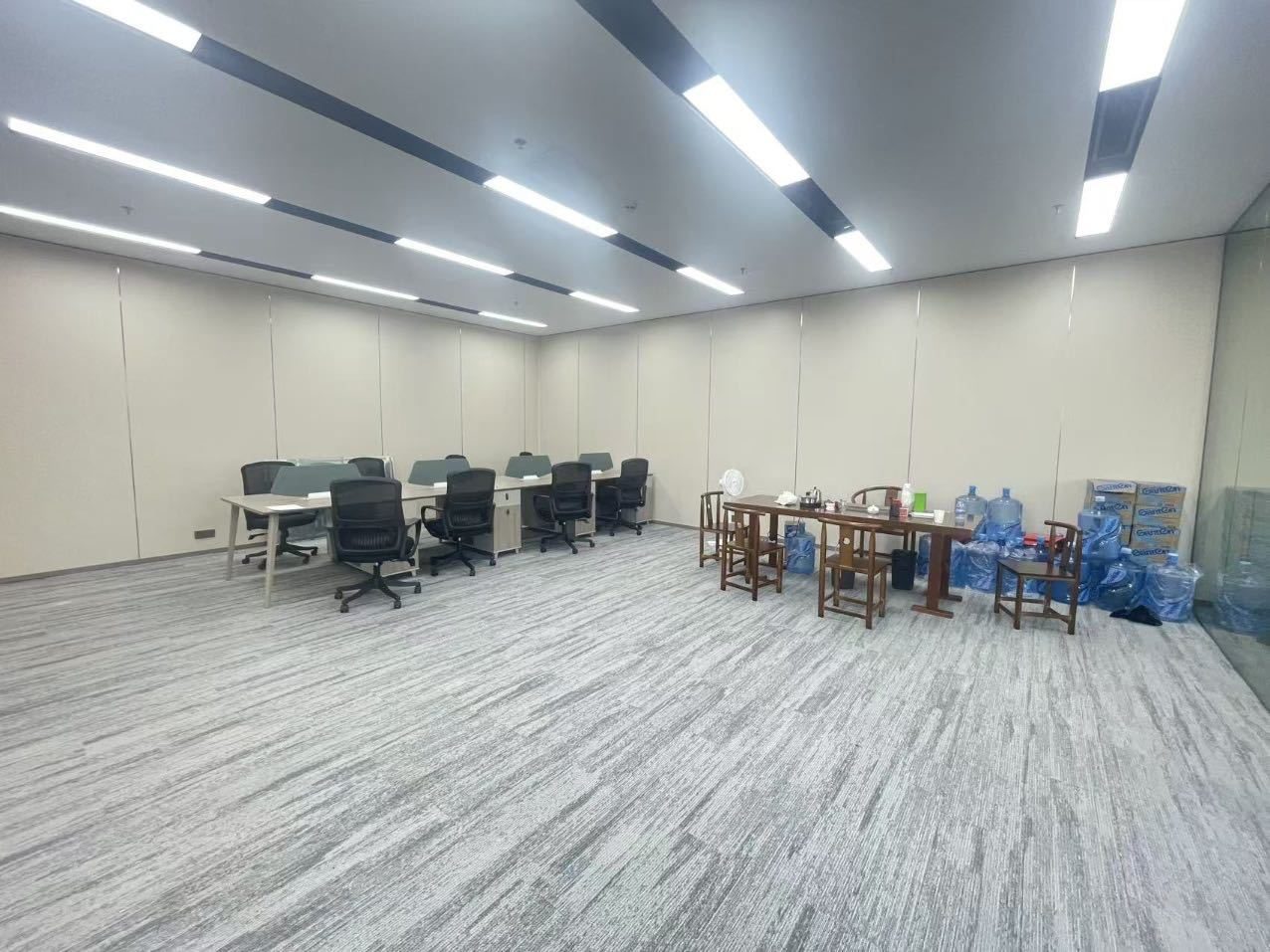 智慧广场376㎡精装办公室出租,中层东南向采光好实景图