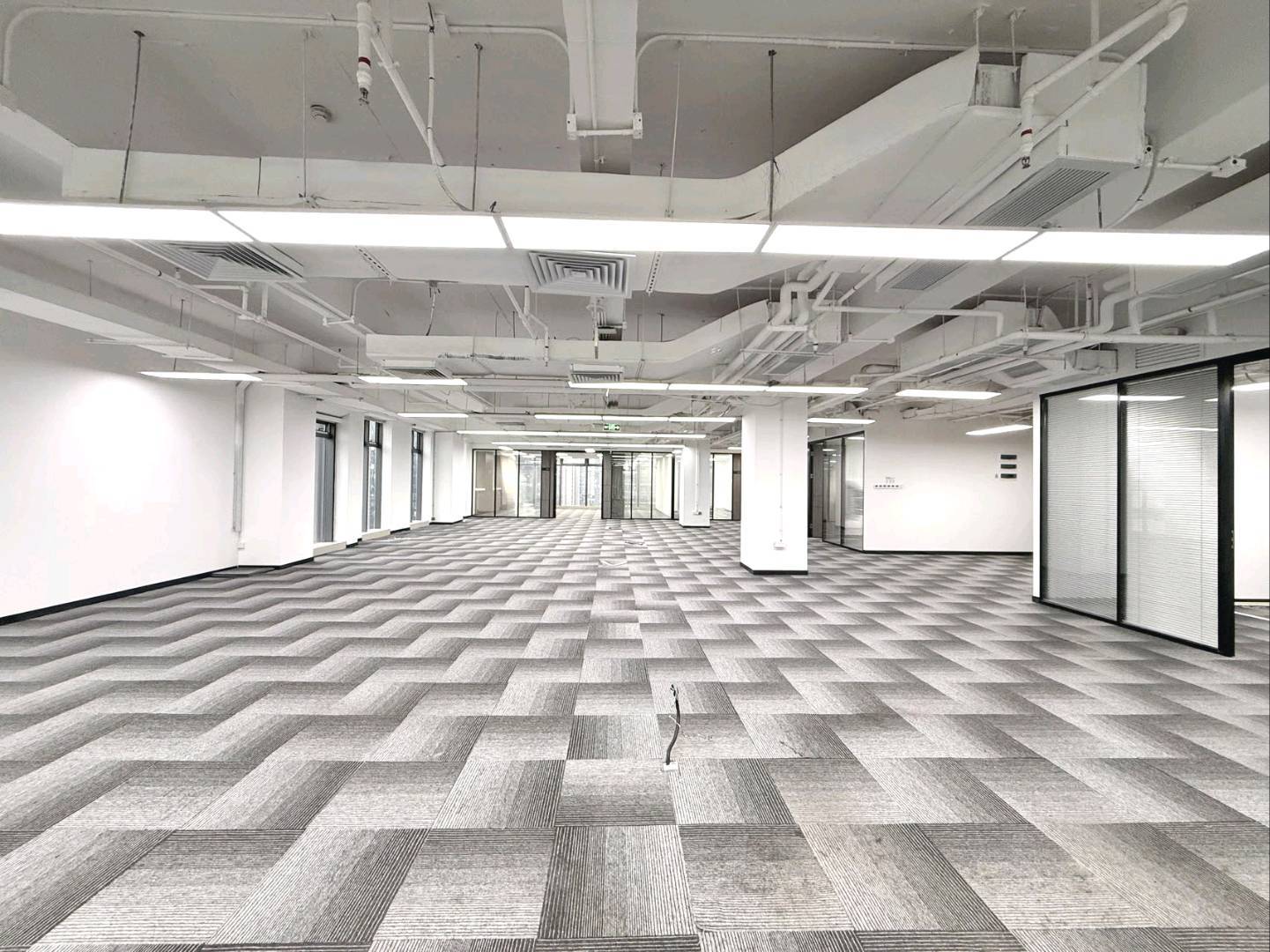中科大厦 735㎡ 精装 高层办公室出租