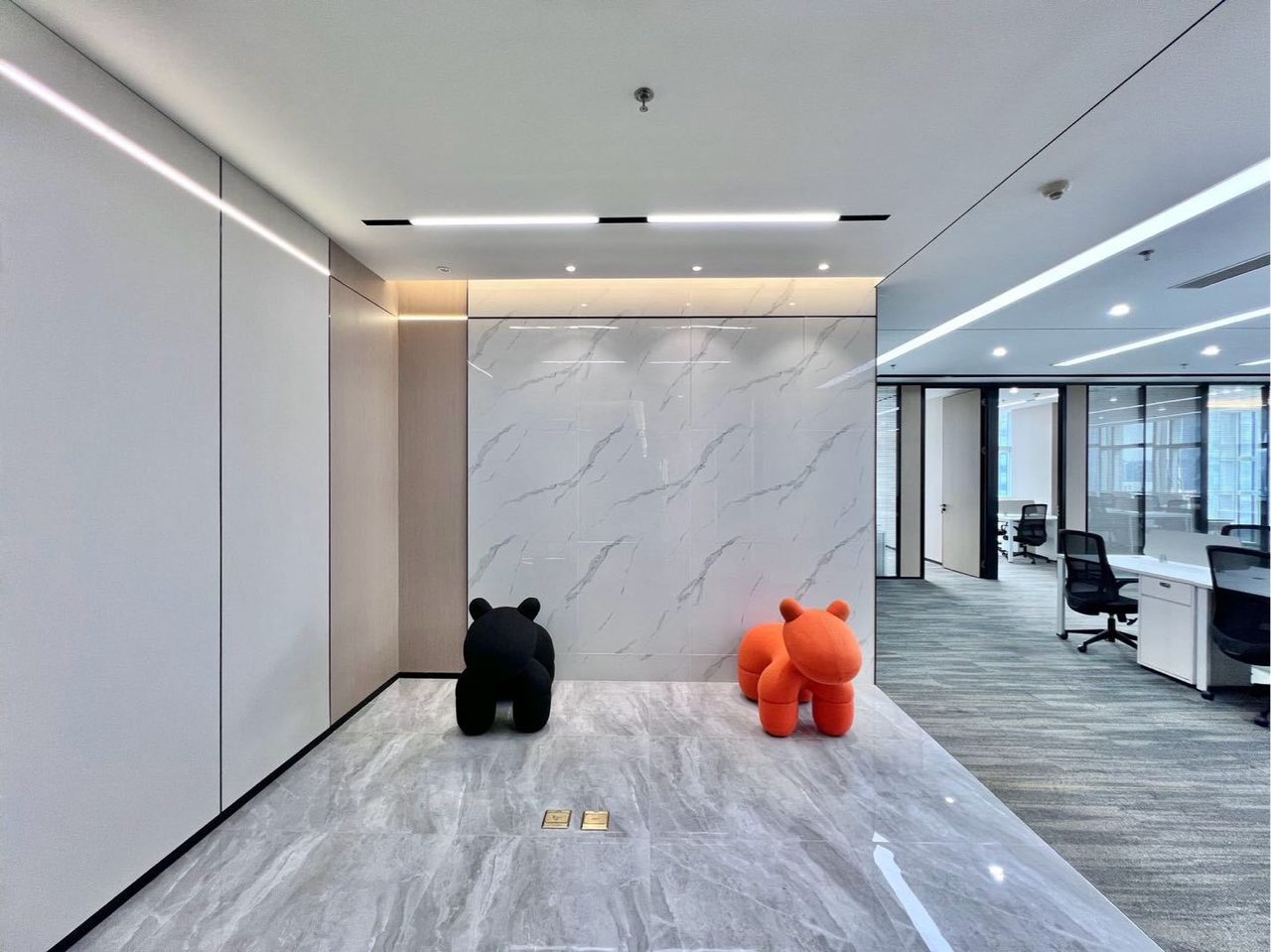 讯美科技广场450㎡精装办公室出租,中层东向采光好