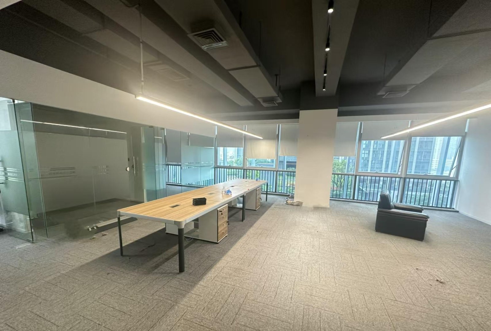 中粮创芯研发中心 259㎡ 精装 中楼层办公室出租实景图