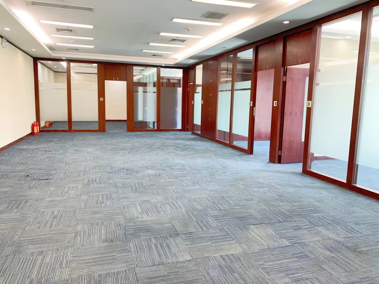 398.72㎡豪装办公室 皇岗商务中心·近会展中心站·中层
