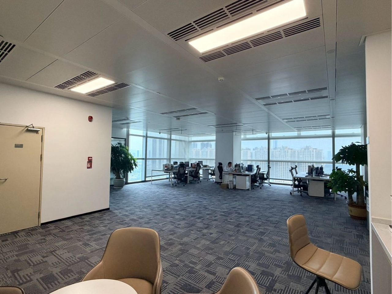 恒明珠金融大厦写字楼850㎡豪装户型·高层东南向出租实景图
