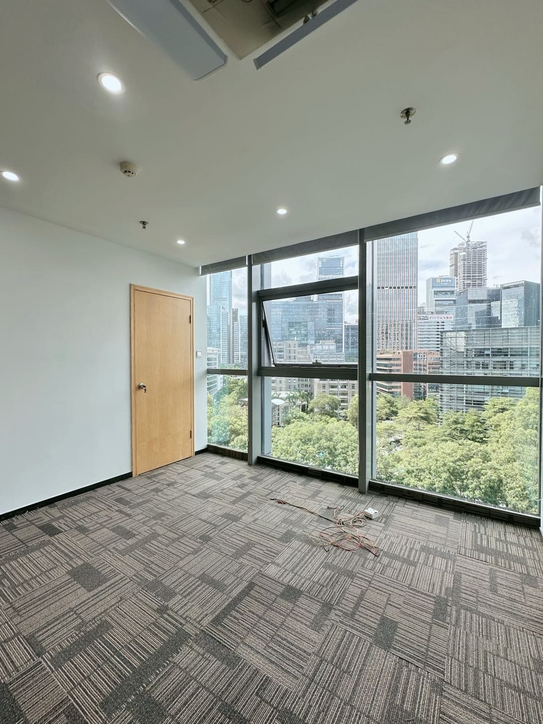 迈科龙大厦写字楼360㎡精装户型·低层北向出租