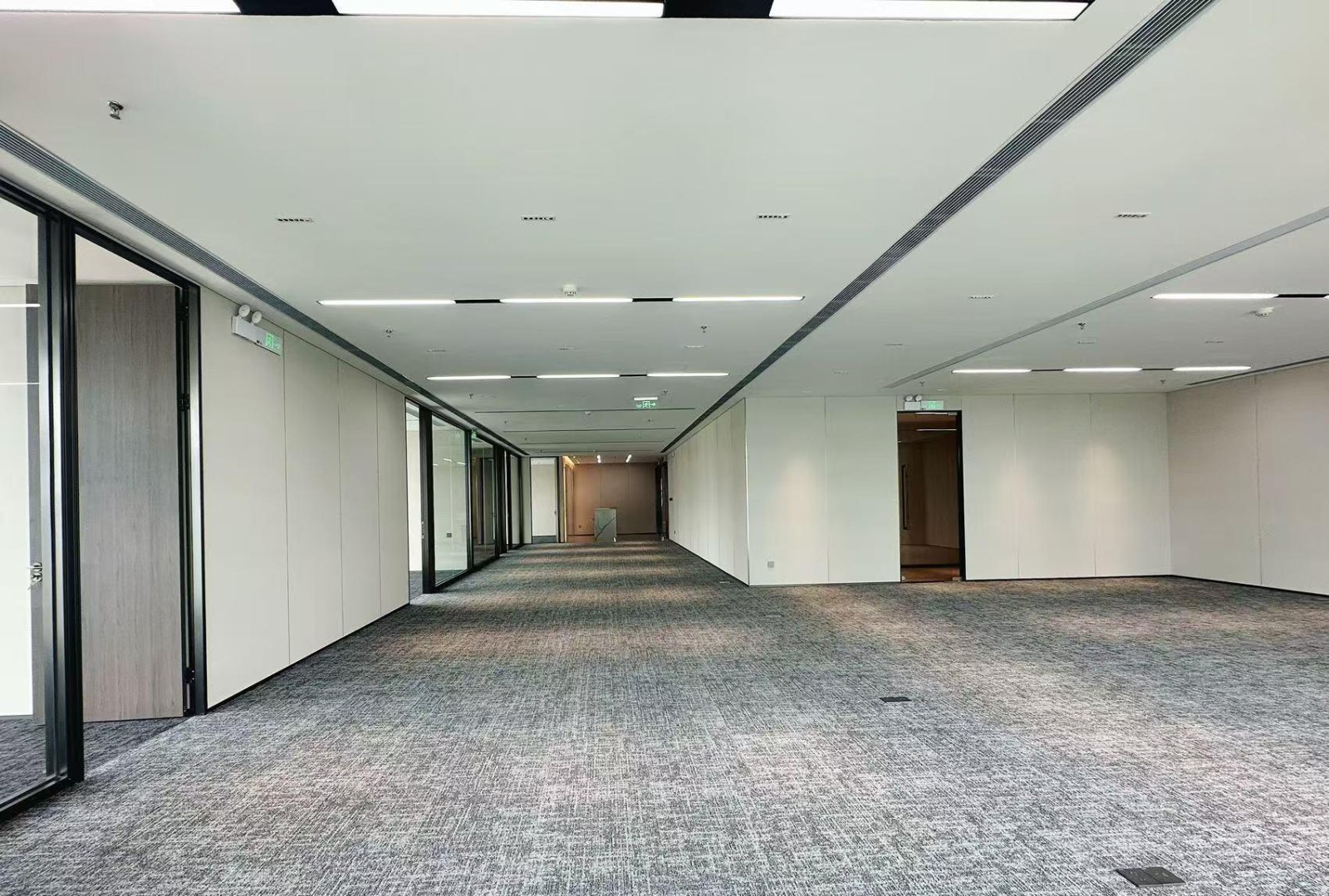 康泰创新广场-西门 709.43㎡ 精装 高楼层办公室出租