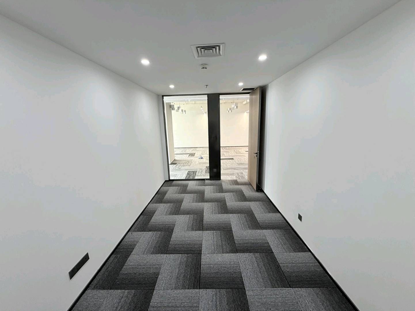 创维半导体设计大厦 280㎡ 精装 中层办公室出租