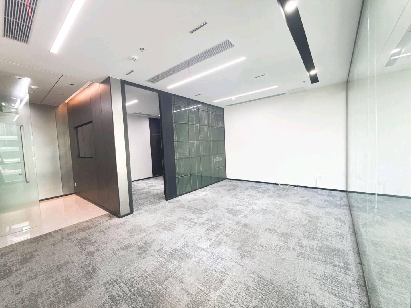 光峰科技大厦 156㎡ 精装 高层办公室出租
