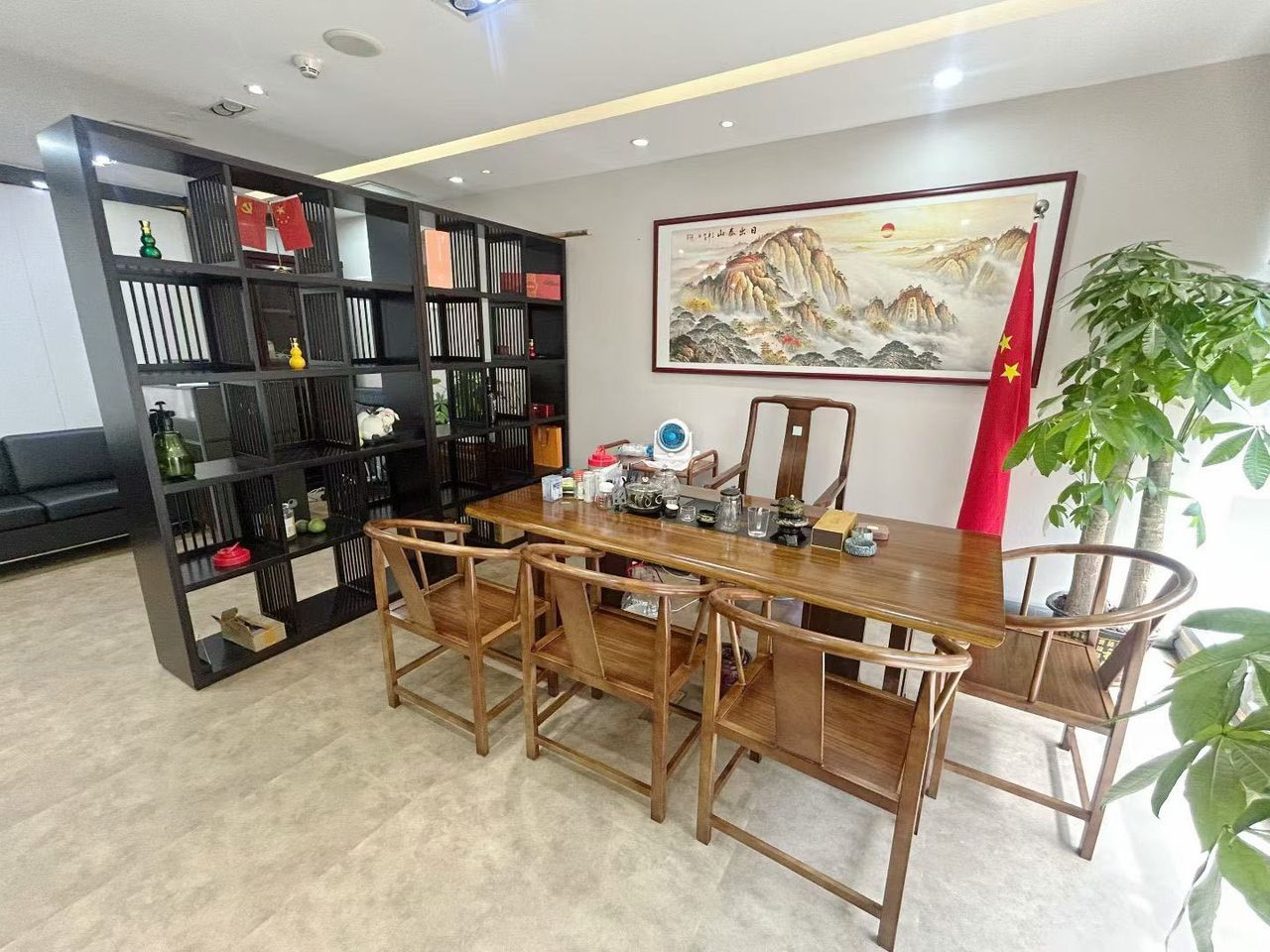 岭南大厦88㎡精装办公室出租,中层东向采光好