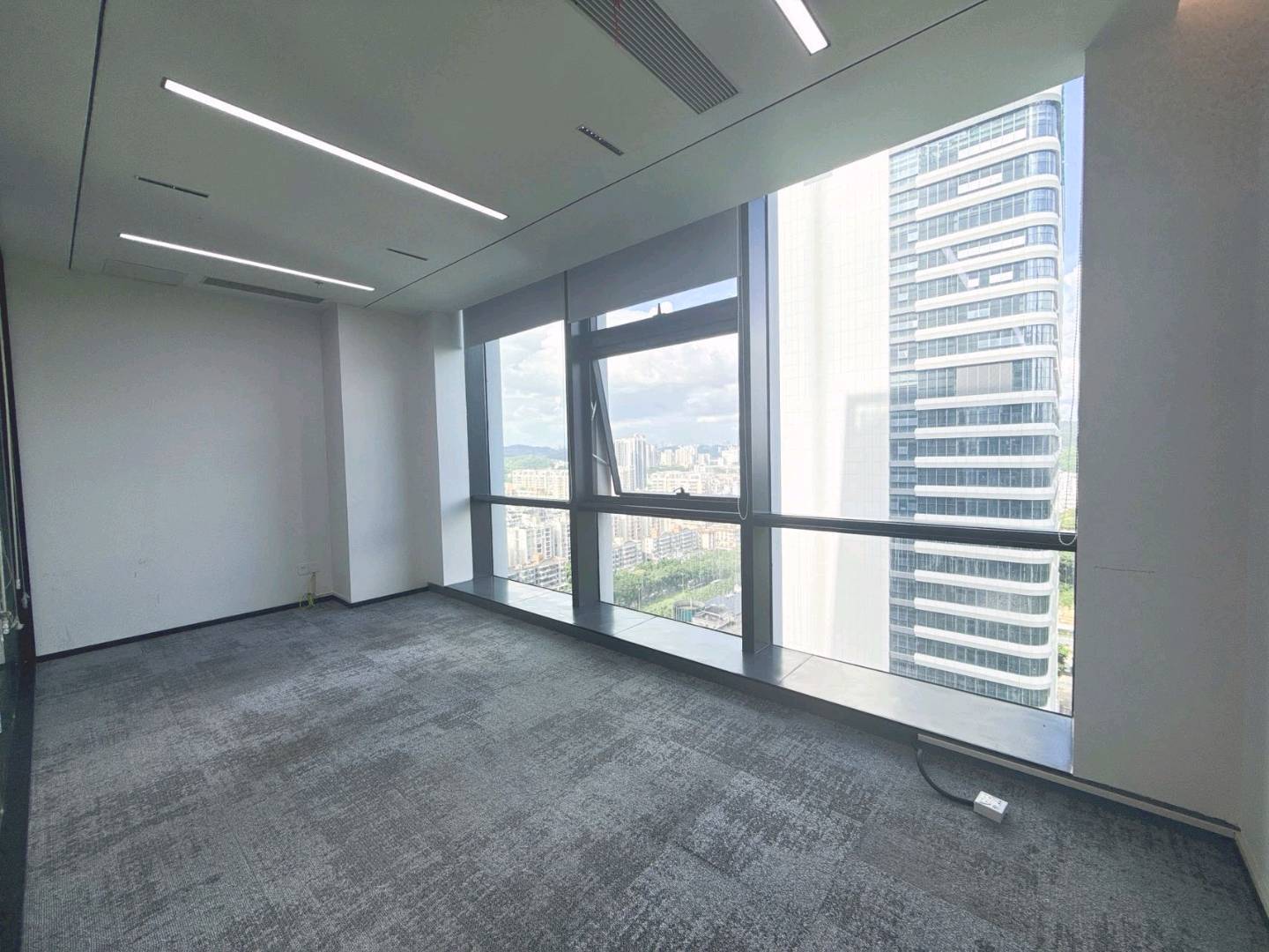 光峰科技大厦 156㎡ 精装 高层办公室出租