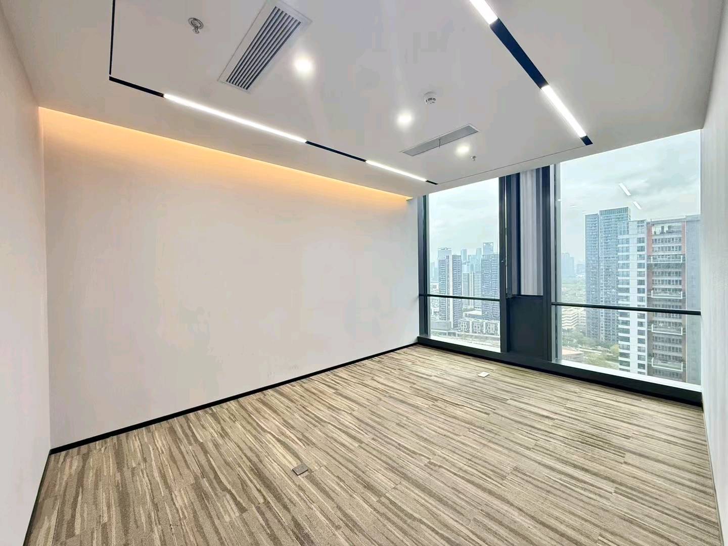 前海君豪中心(招商前海国际中心) 385㎡ 精装 高层办公室出租