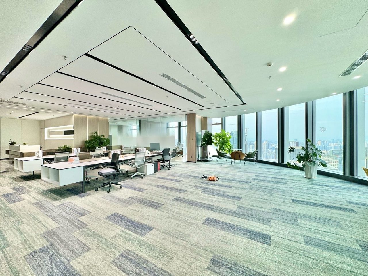 卓越前海壹号写字楼660㎡豪装户型·高层东北向出租