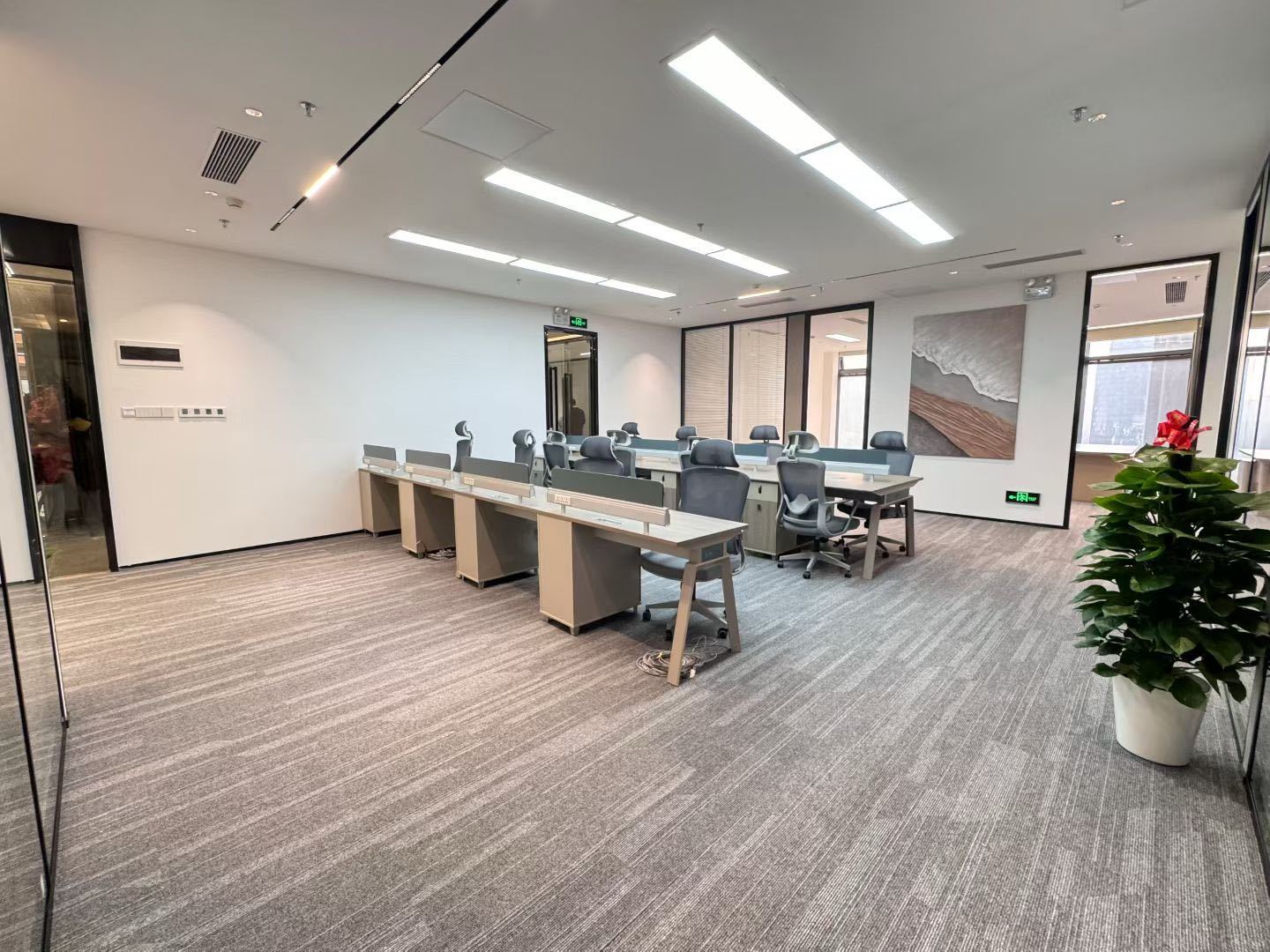 皇庭中心 339㎡ 精装 中层办公室出租实景图