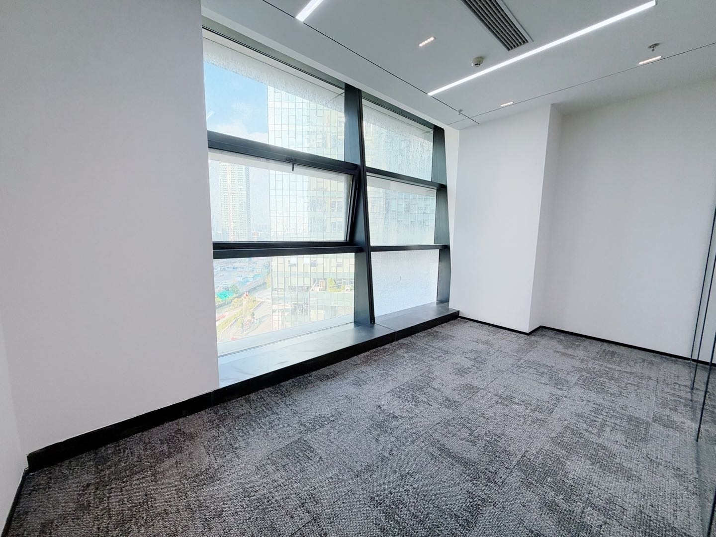 前海自贸大厦 125㎡ 精装 低层办公室出租