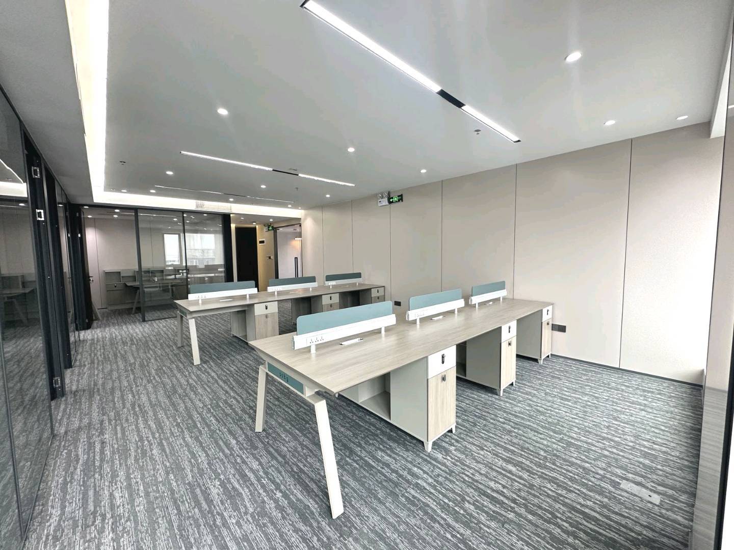 英龙商务中心 251㎡ 精装 高层办公室出租