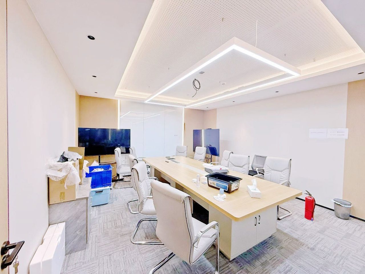 创维半导体设计大厦460㎡精装办公室出租,中层西南向采光好