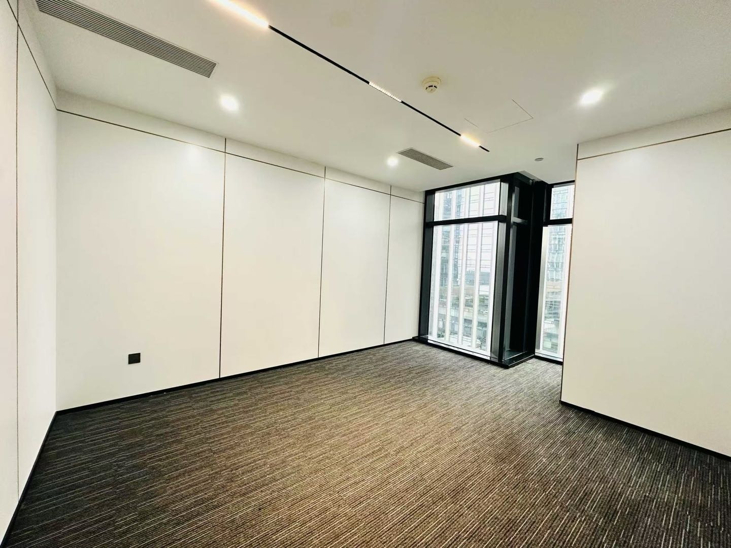 南山金融大厦 368㎡ 精装 低层办公室出租