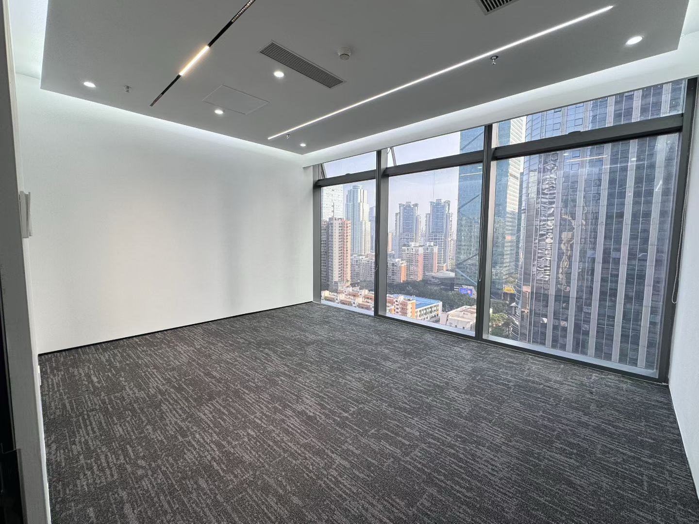 皇庭中心 159㎡ 精装 中层办公室出租实景图